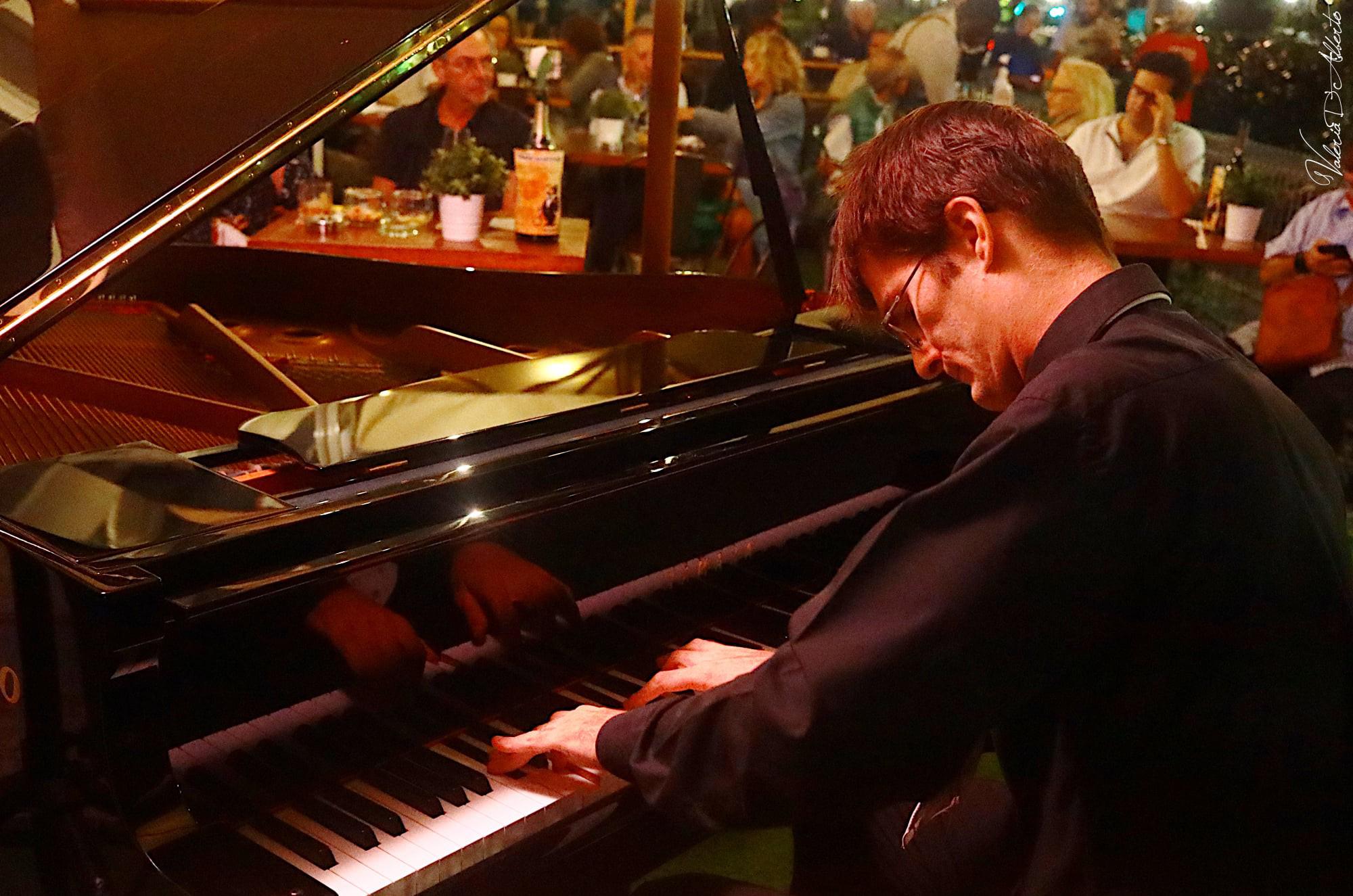 Copertina per Monfalcone, riprendono lunedì 24 i Lunedì della Musica con il pianista Dimitri Candoni
